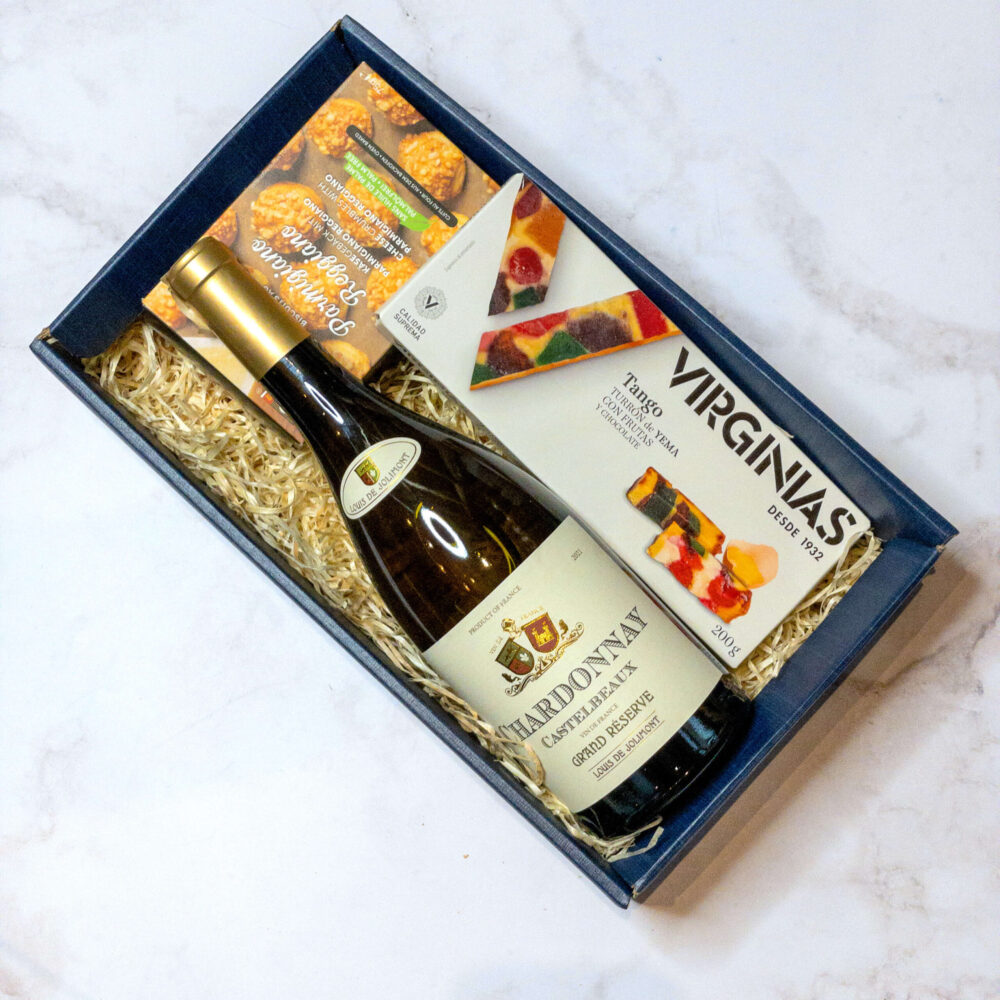 Zestaw delikatesów z winem Chardonnay
