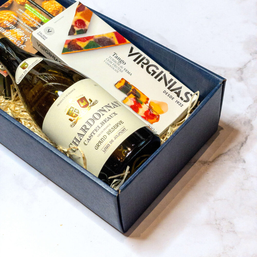 Zestaw delikatesów z winem Chardonnay