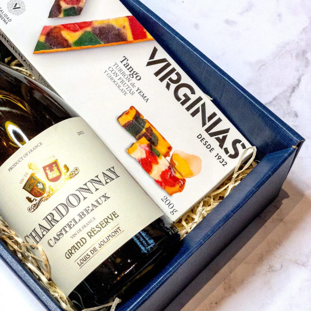 Zestaw delikatesów z winem Chardonnay
